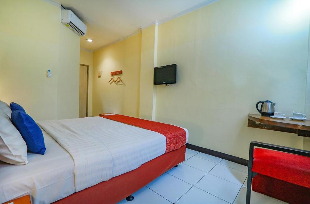 Hotel Marlin Pekalongan Managed By Dafam Extérieur photo