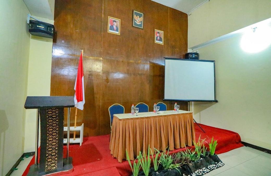 Hotel Marlin Pekalongan Managed By Dafam Extérieur photo