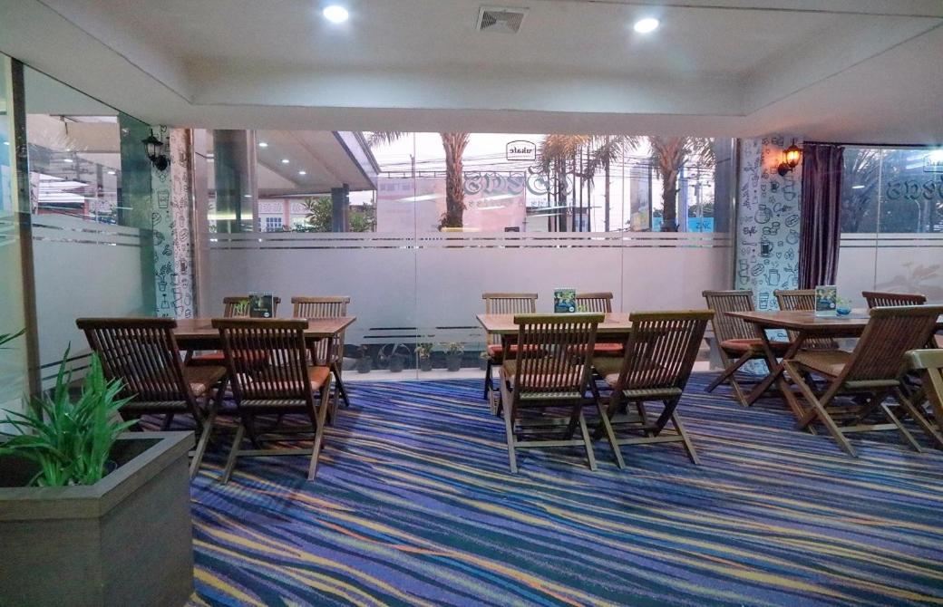 Hotel Marlin Pekalongan Managed By Dafam Extérieur photo