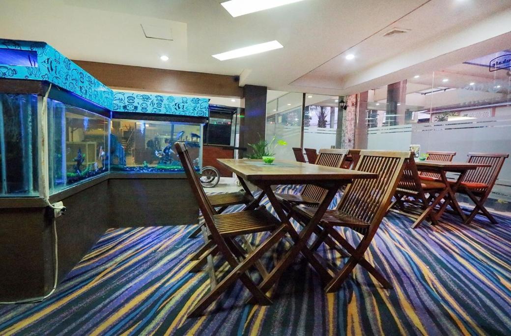 Hotel Marlin Pekalongan Managed By Dafam Extérieur photo