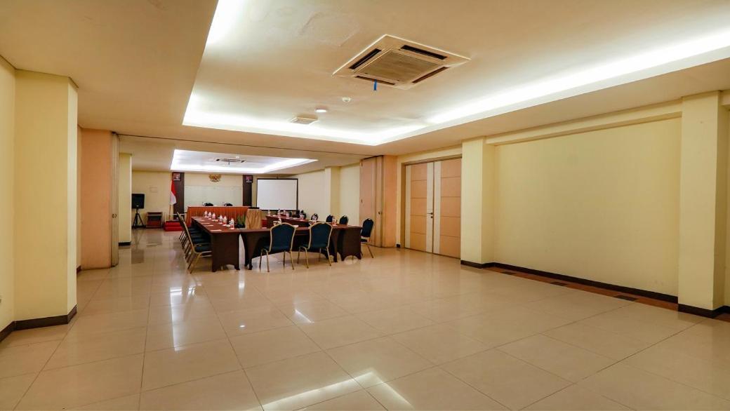 Hotel Marlin Pekalongan Managed By Dafam Extérieur photo