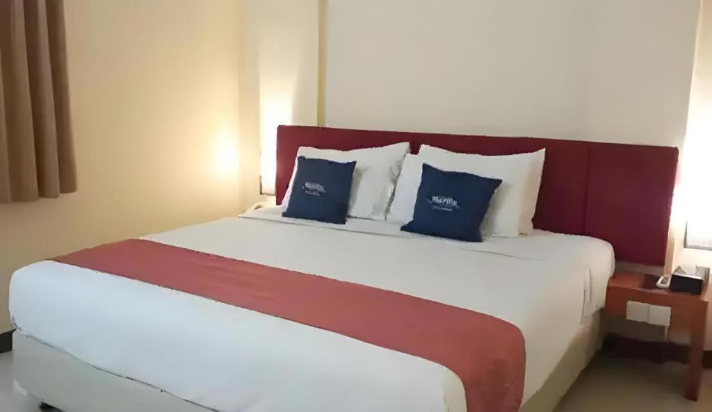 Hotel Marlin Pekalongan Managed By Dafam Extérieur photo