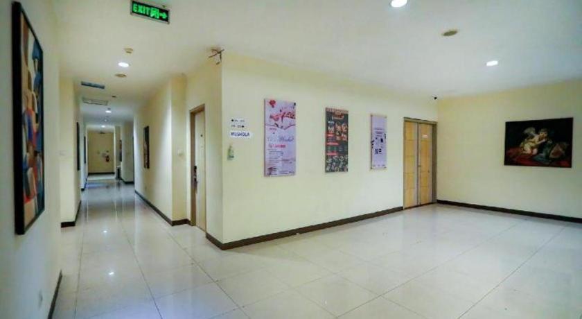 Hotel Marlin Pekalongan Managed By Dafam Extérieur photo