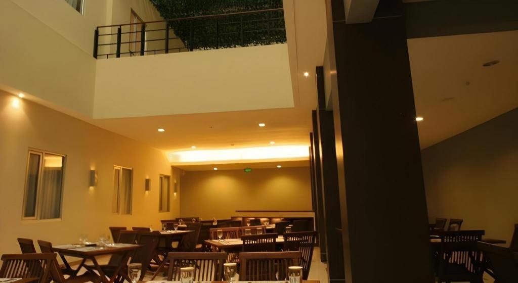 Hotel Marlin Pekalongan Managed By Dafam Extérieur photo