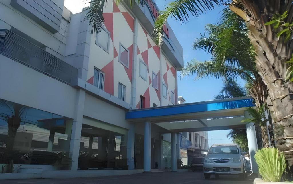 Hotel Marlin Pekalongan Managed By Dafam Extérieur photo