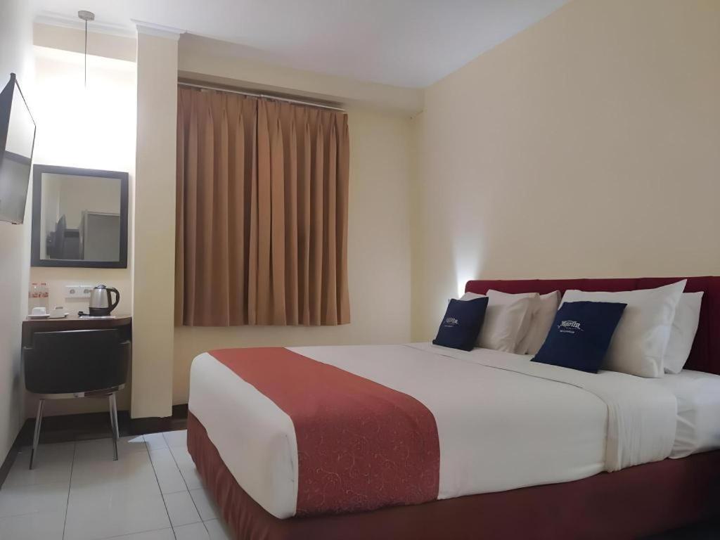 Hotel Marlin Pekalongan Managed By Dafam Extérieur photo