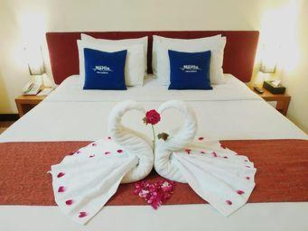 Hotel Marlin Pekalongan Managed By Dafam Extérieur photo