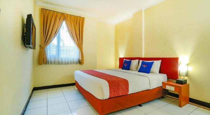 Hotel Marlin Pekalongan Managed By Dafam Extérieur photo