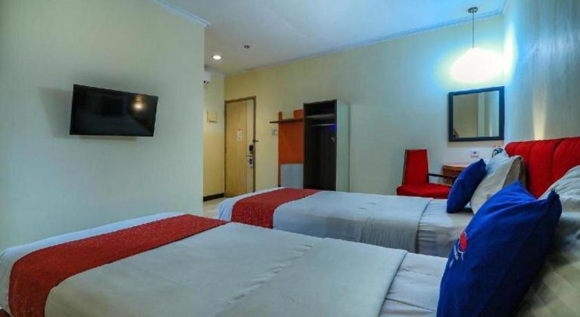 Hotel Marlin Pekalongan Managed By Dafam Extérieur photo